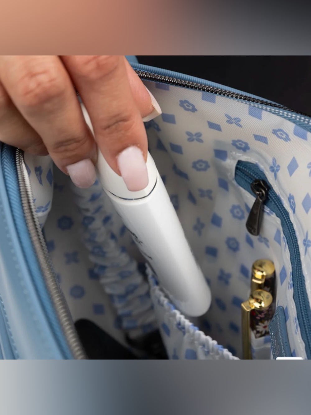 Lug Quest Satin Luxe VL Shoulder bag in Denim Drift - Picture 11 of 13